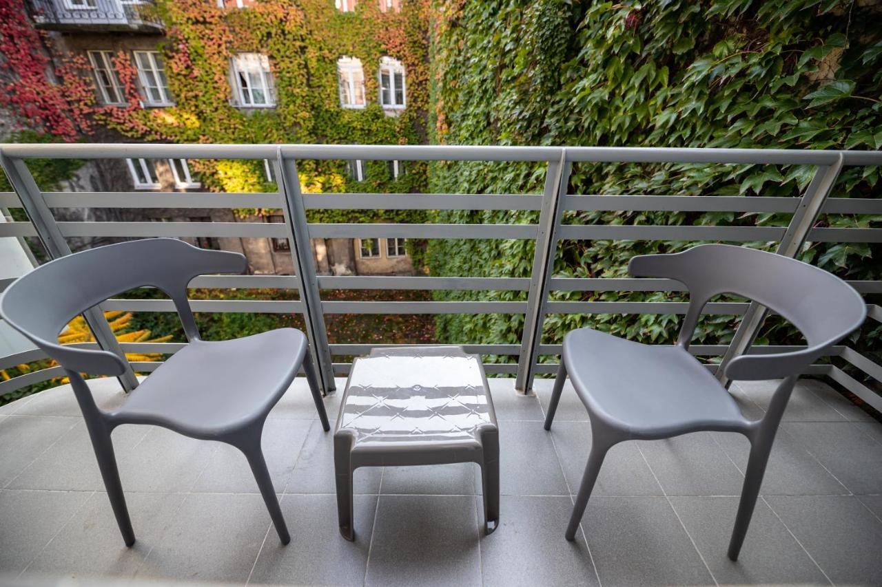 Levia Apartment-With 2 Bedrooms In The Old Town 利沃夫 外观 照片