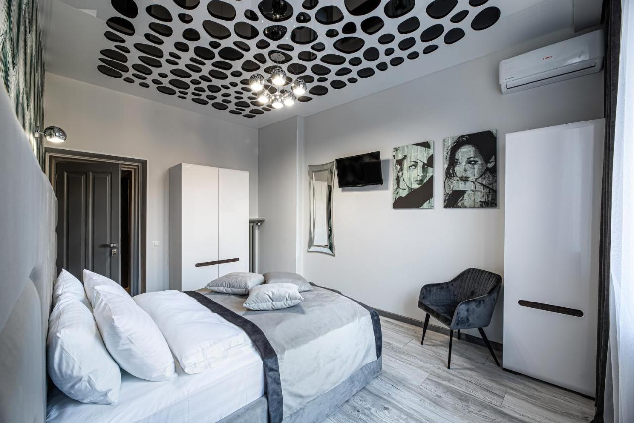 Levia Apartment-With 2 Bedrooms In The Old Town 利沃夫 外观 照片